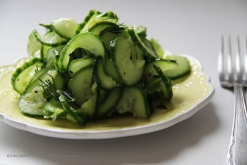 סלט מלפפונים בחומץ